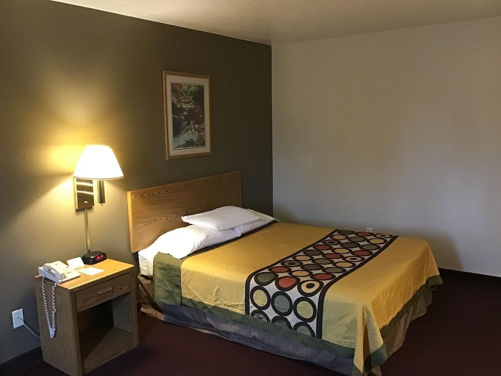 Super 8 By Wyndham Super 8 Blackfoot Eksteriør billede
