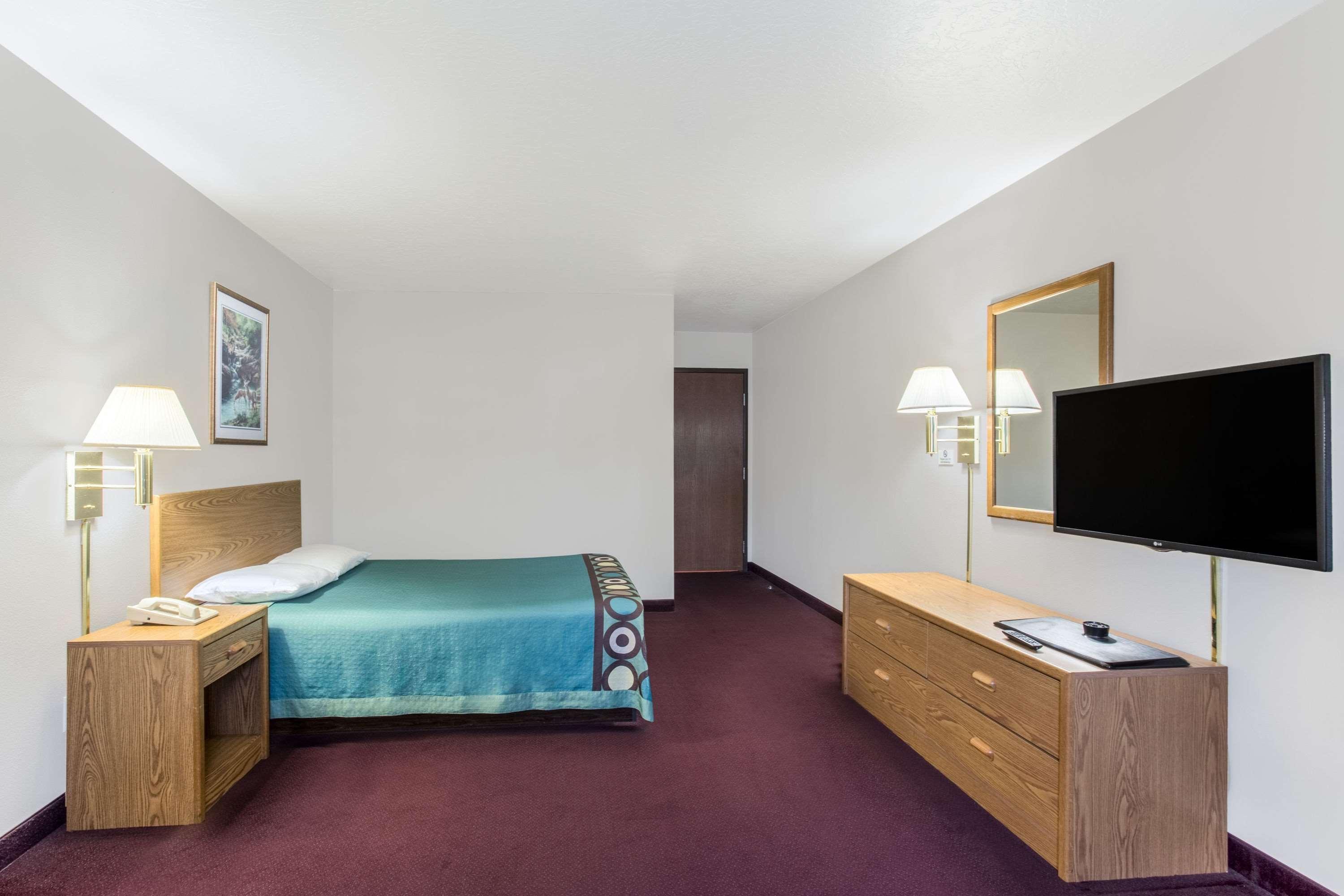 Super 8 By Wyndham Super 8 Blackfoot Eksteriør billede
